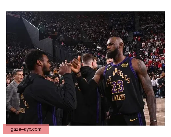 湖人迎关键战胜利詹姆斯状态火热引领球队冲击季后赛